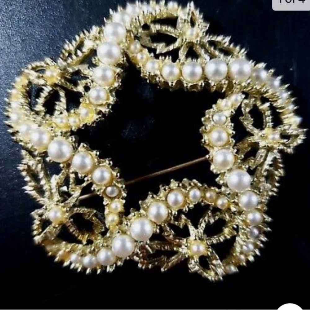 Vintage Large Gold Tone Pearl Wrapped Ornate Star Shaped Brooch